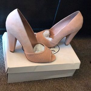Steve Madden suede pumps